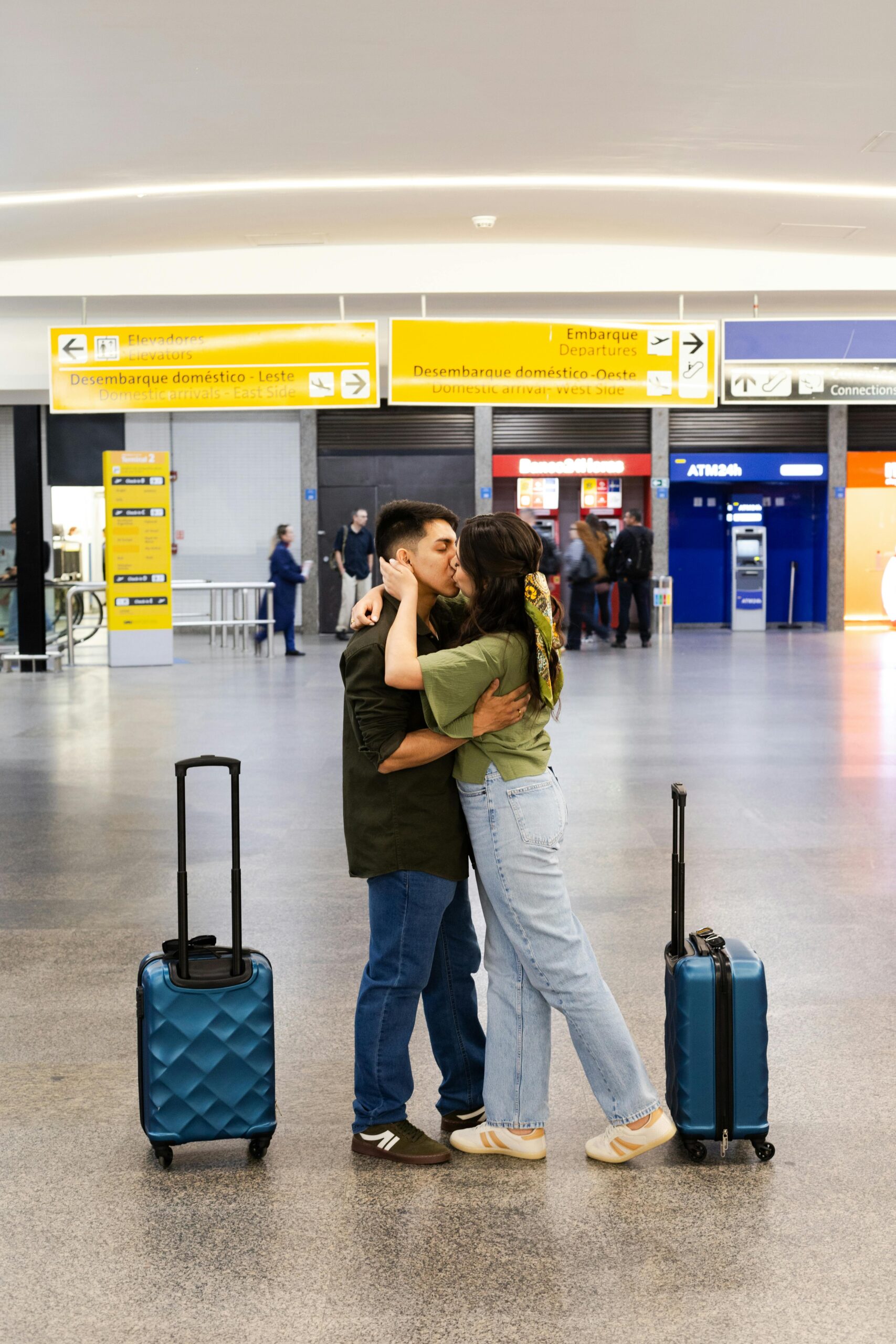 Casal com a Agência de viagens online LIVTRIP TURISMO